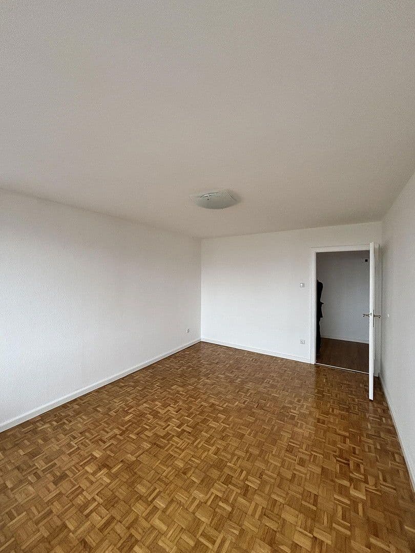 Prodej bytu 2+1 54 m², Engadiner Straße 52, München, Bavorsko Prodej bytu 2+1 54 m², Engadiner Straße 52, München, Bavorsko