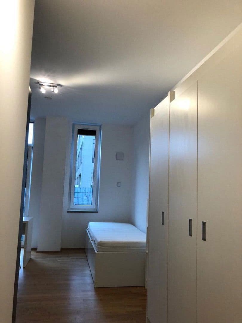 Pronájem bytu 1+1 22 m², Hahnsr 72, Frankfurt am Main, Hessen Pronájem bytu 1+1 22 m², Hahnsr 72, Frankfurt am Main, Hessen