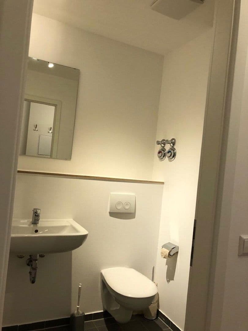 Pronájem bytu 1+1 22 m², Hahnsr 72, Frankfurt am Main, Hessen Pronájem bytu 1+1 22 m², Hahnsr 72, Frankfurt am Main, Hessen