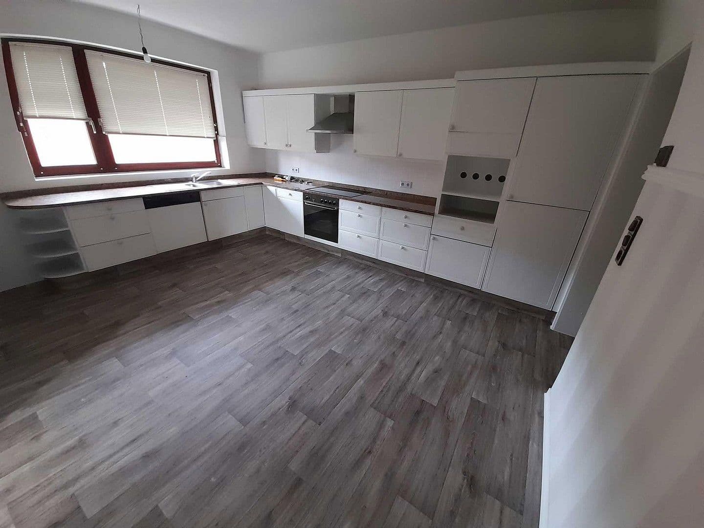 Prodej domu 380 m², pozemek 891 m², Roschdohler Weg 104, Neumünster, Šlesvicko-Holštýnsko Prodej domu 380 m², pozemek 891 m², Roschdohler Weg 104, Neumünster, Šlesvicko-Holštýnsko