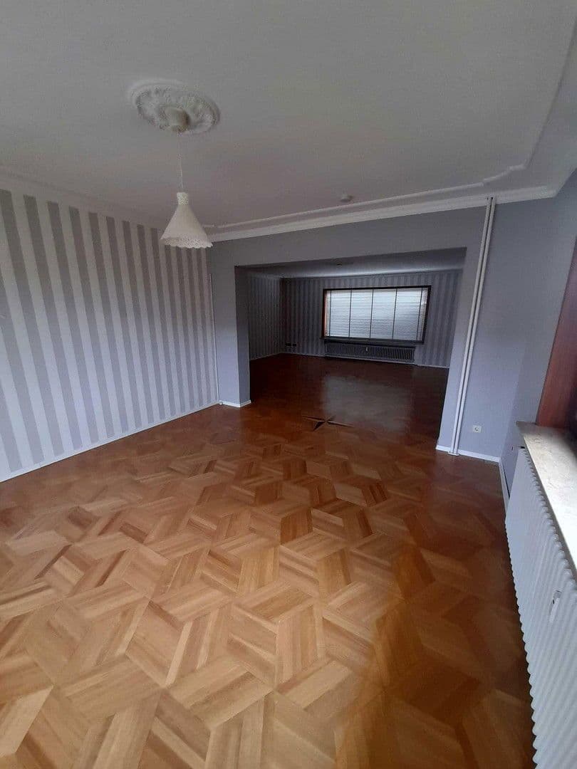 Prodej domu 380 m², pozemek 891 m², Roschdohler Weg 104, Neumünster, Šlesvicko-Holštýnsko Prodej domu 380 m², pozemek 891 m², Roschdohler Weg 104, Neumünster, Šlesvicko-Holštýnsko