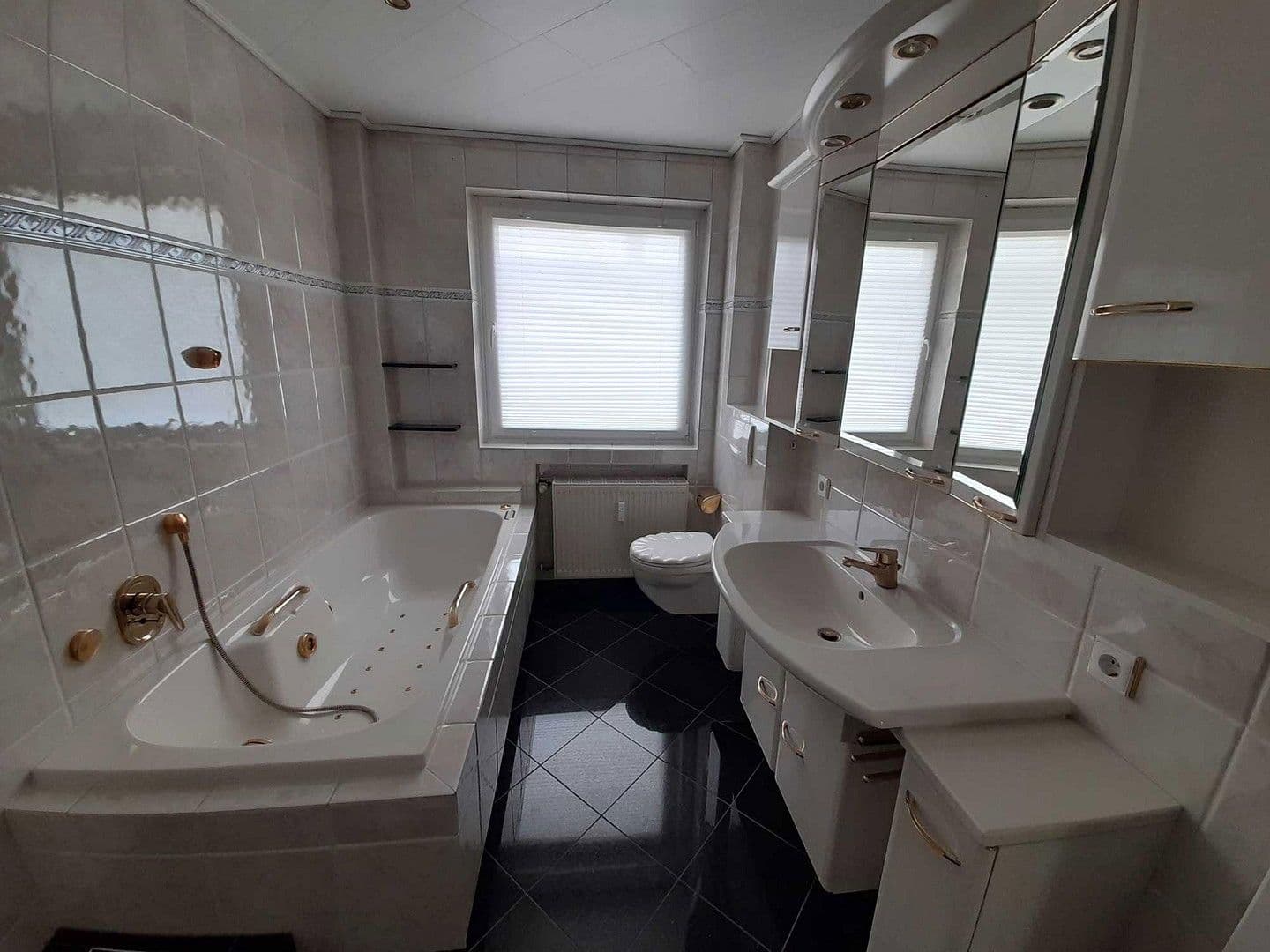 Prodej domu 380 m², pozemek 891 m², Roschdohler Weg 104, Neumünster, Šlesvicko-Holštýnsko Prodej domu 380 m², pozemek 891 m², Roschdohler Weg 104, Neumünster, Šlesvicko-Holštýnsko