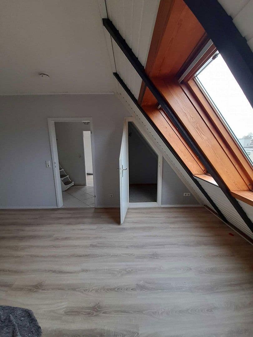 Prodej domu 380 m², pozemek 891 m², Roschdohler Weg 104, Neumünster, Šlesvicko-Holštýnsko Prodej domu 380 m², pozemek 891 m², Roschdohler Weg 104, Neumünster, Šlesvicko-Holštýnsko