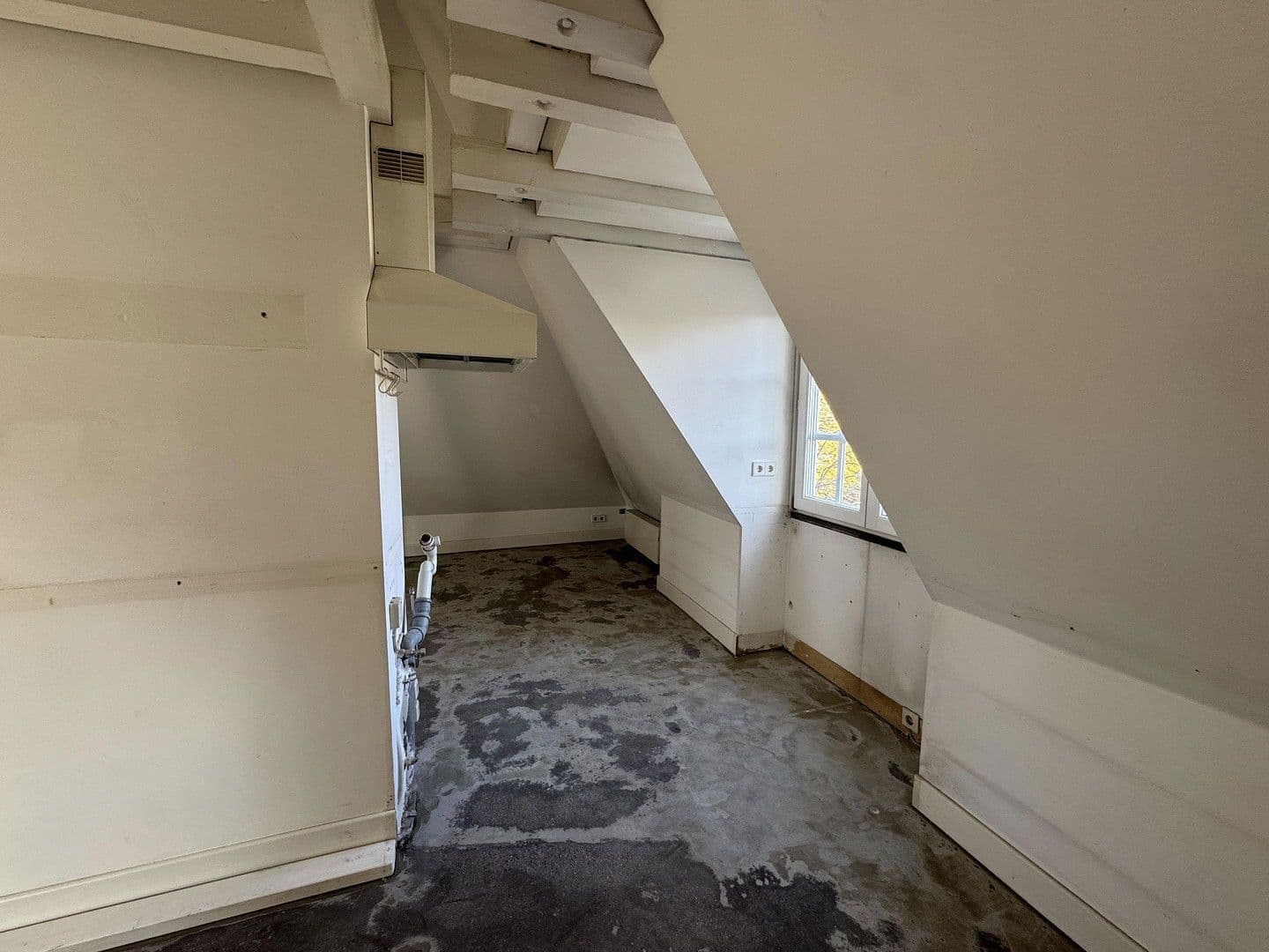 Pronájem bytu 2+1 49 m², Düsseldorf, Severní Porýní-Vestfálsko Pronájem bytu 2+1 49 m², Düsseldorf, Severní Porýní-Vestfálsko