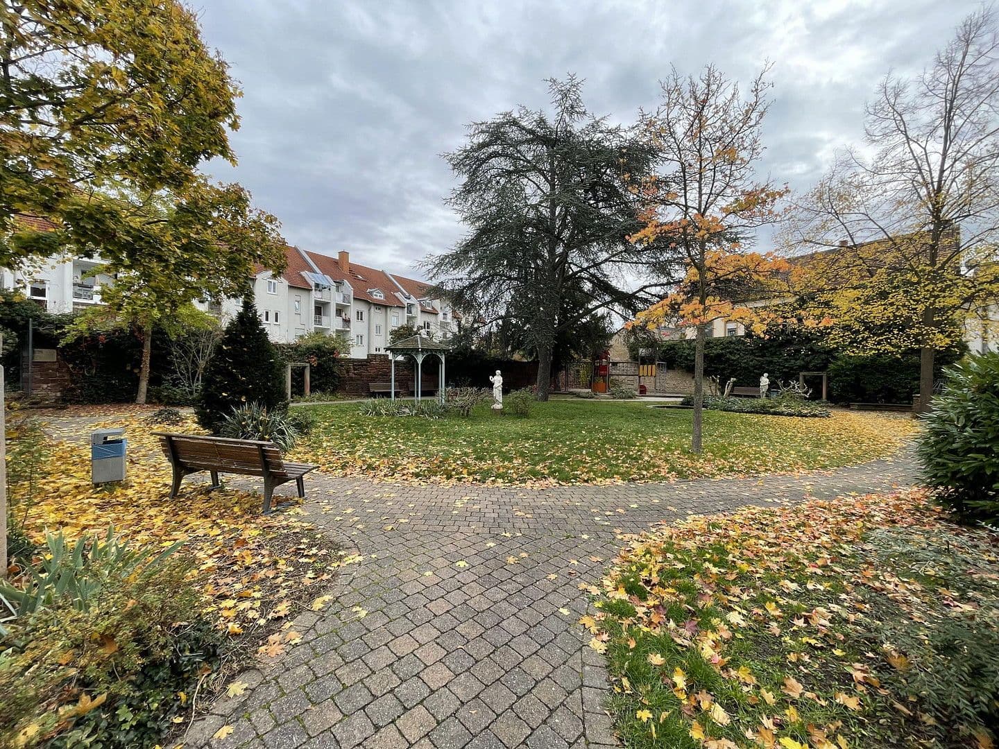 Pronájem bytu 3+1 88 m², Schillerplatz 7, Ludwigshafen, Porýní-Falc Pronájem bytu 3+1 88 m², Schillerplatz 7, Ludwigshafen, Porýní-Falc