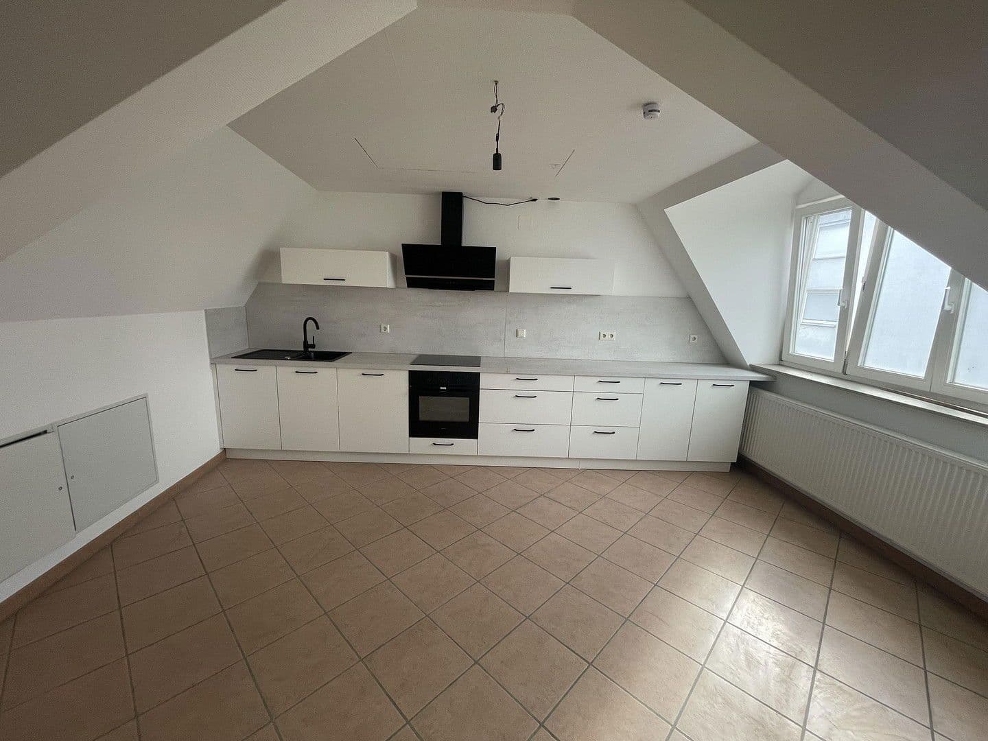 Pronájem bytu 3+1 88 m², Schillerplatz 7, Ludwigshafen, Porýní-Falc Pronájem bytu 3+1 88 m², Schillerplatz 7, Ludwigshafen, Porýní-Falc