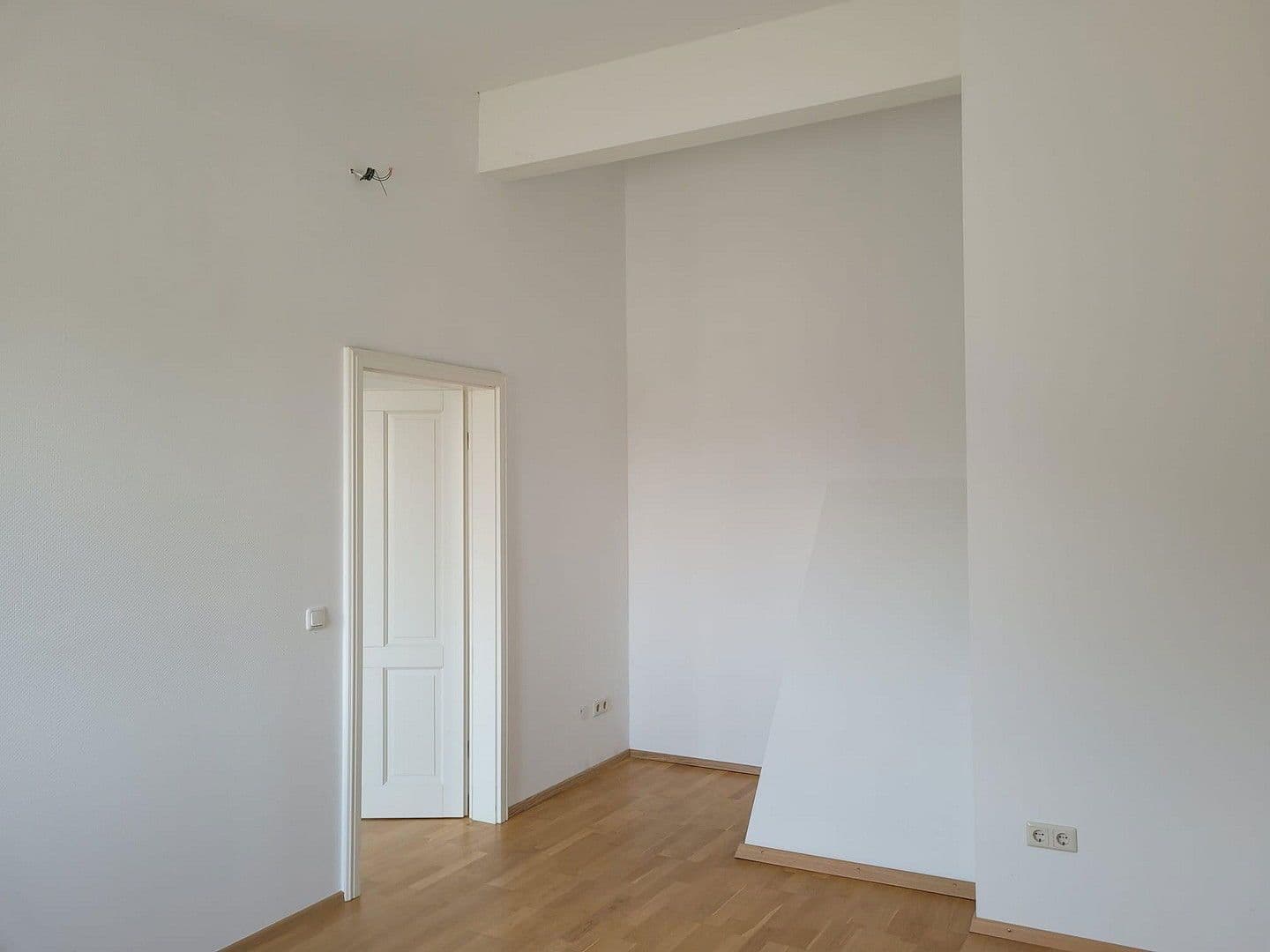 Pronájem bytu 3+1 88 m², Schillerplatz 7, Ludwigshafen, Porýní-Falc Pronájem bytu 3+1 88 m², Schillerplatz 7, Ludwigshafen, Porýní-Falc