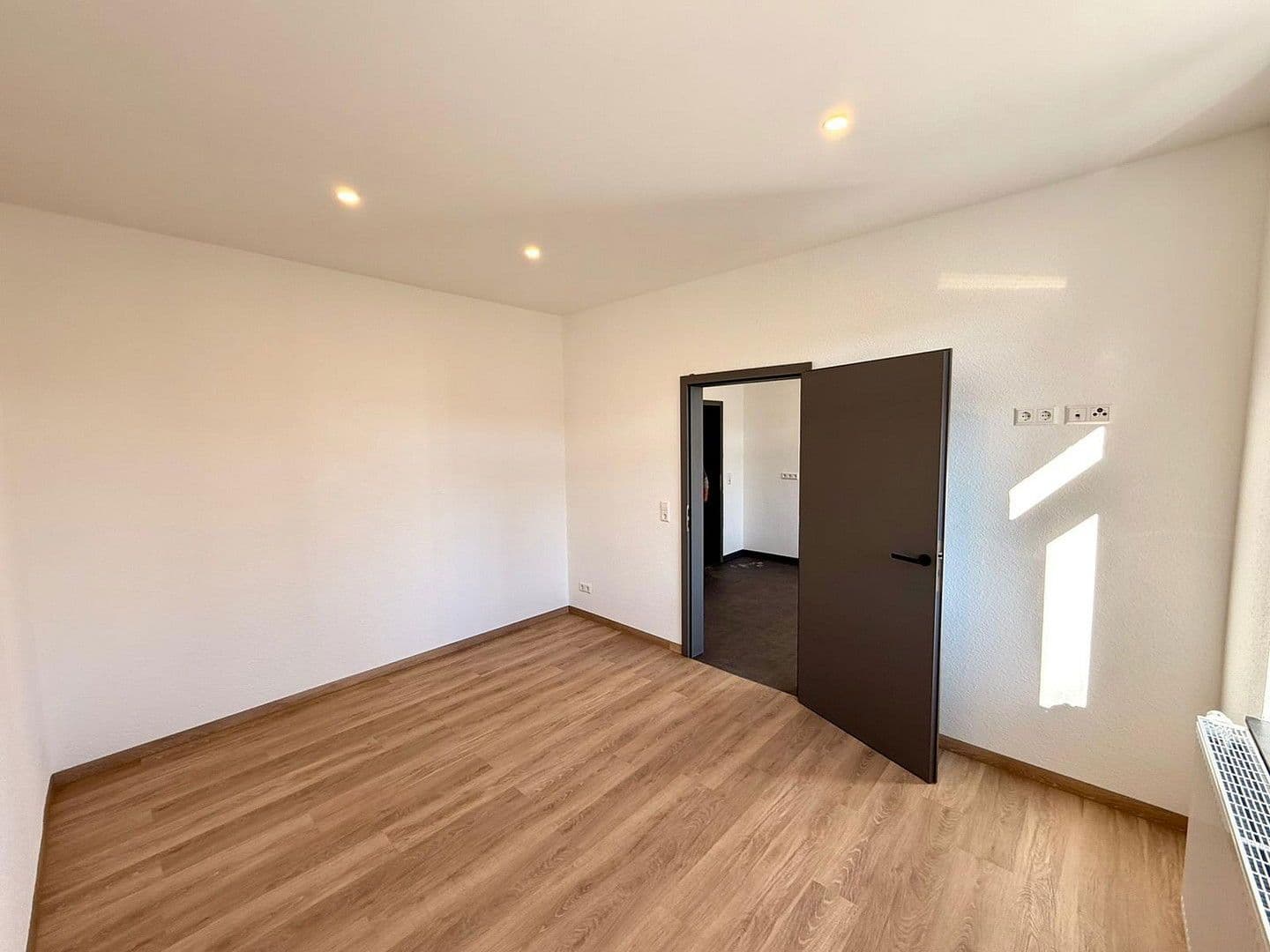 Pronájem bytu 3+1 75 m², Espenweg 5, Wilkau-Haßlau, Sasko Pronájem bytu 3+1 75 m², Espenweg 5, Wilkau-Haßlau, Sasko