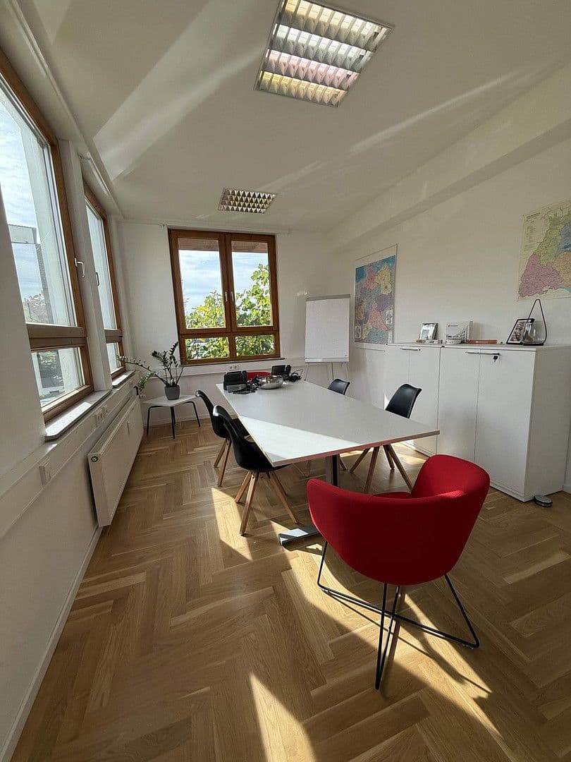 Pronájem kanceláře 74 m², Stuttgart, Bádensko-Württembersko Pronájem kanceláře 74 m², Stuttgart, Bádensko-Württembersko