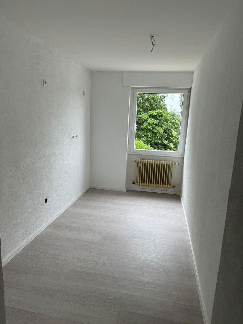 Prodej domu 180 m², pozemek 730 m², Nibelungenstraße 2, Obernburg am Main, Bavorsko Prodej domu 180 m², pozemek 730 m², Nibelungenstraße 2, Obernburg am Main, Bavorsko