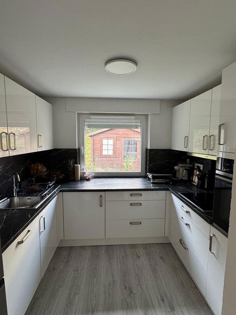 Prodej domu 180 m², pozemek 730 m², Nibelungenstraße 2, Obernburg am Main, Bavorsko Prodej domu 180 m², pozemek 730 m², Nibelungenstraße 2, Obernburg am Main, Bavorsko