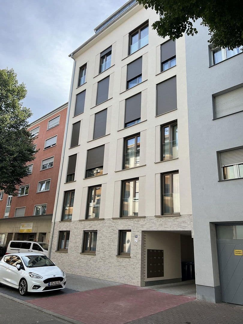 Pronájem bytu 3+1 88 m², Mannheim, Bádensko-Württembersko Pronájem bytu 3+1 88 m², Mannheim, Bádensko-Württembersko