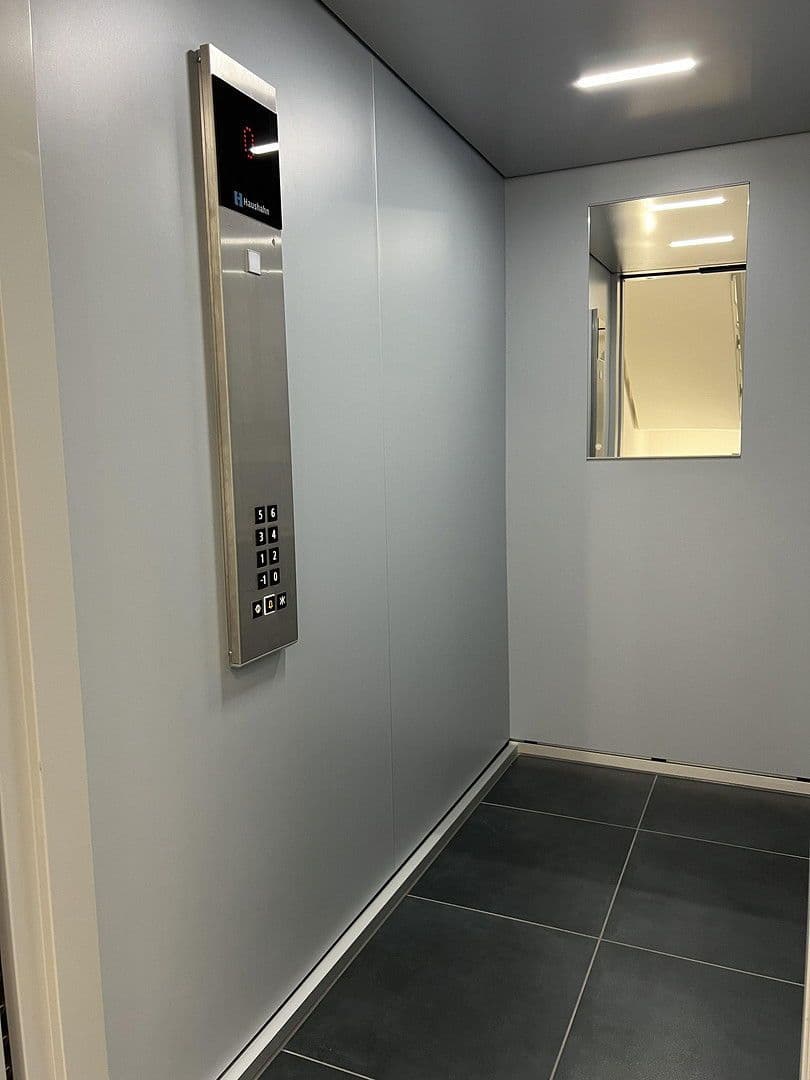 Pronájem bytu 3+1 88 m², Mannheim, Bádensko-Württembersko Pronájem bytu 3+1 88 m², Mannheim, Bádensko-Württembersko