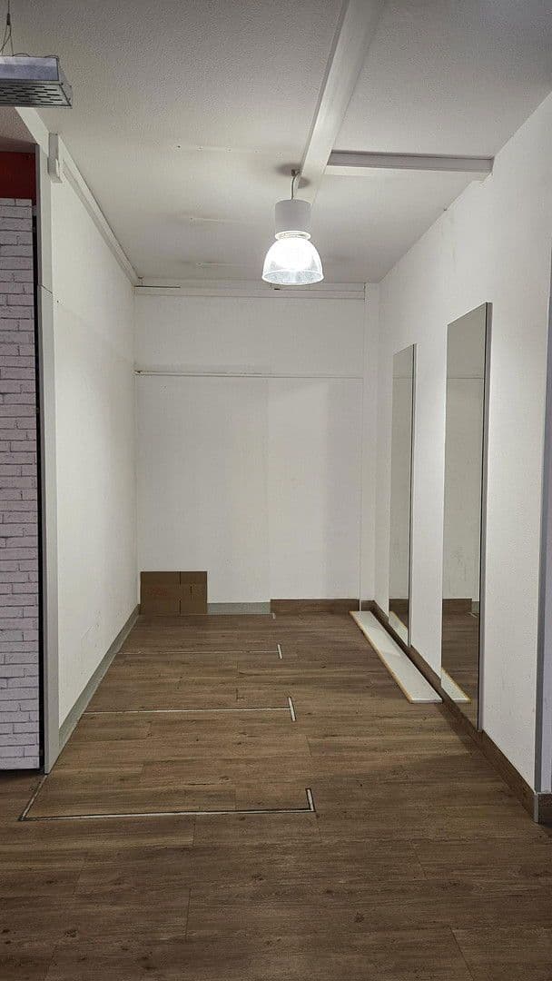 Pronájem nebytového prostoru 310 m², Scheffelstraße 5, Singen (Hohentwiel), Bádensko-Württembersko Pronájem nebytového prostoru 310 m², Scheffelstraße 5, Singen (Hohentwiel), Bádensko-Württembersko
