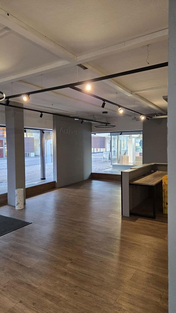 Pronájem nebytového prostoru 310 m², Scheffelstraße 5, Singen (Hohentwiel), Bádensko-Württembersko Pronájem nebytového prostoru 310 m², Scheffelstraße 5, Singen (Hohentwiel), Bádensko-Württembersko