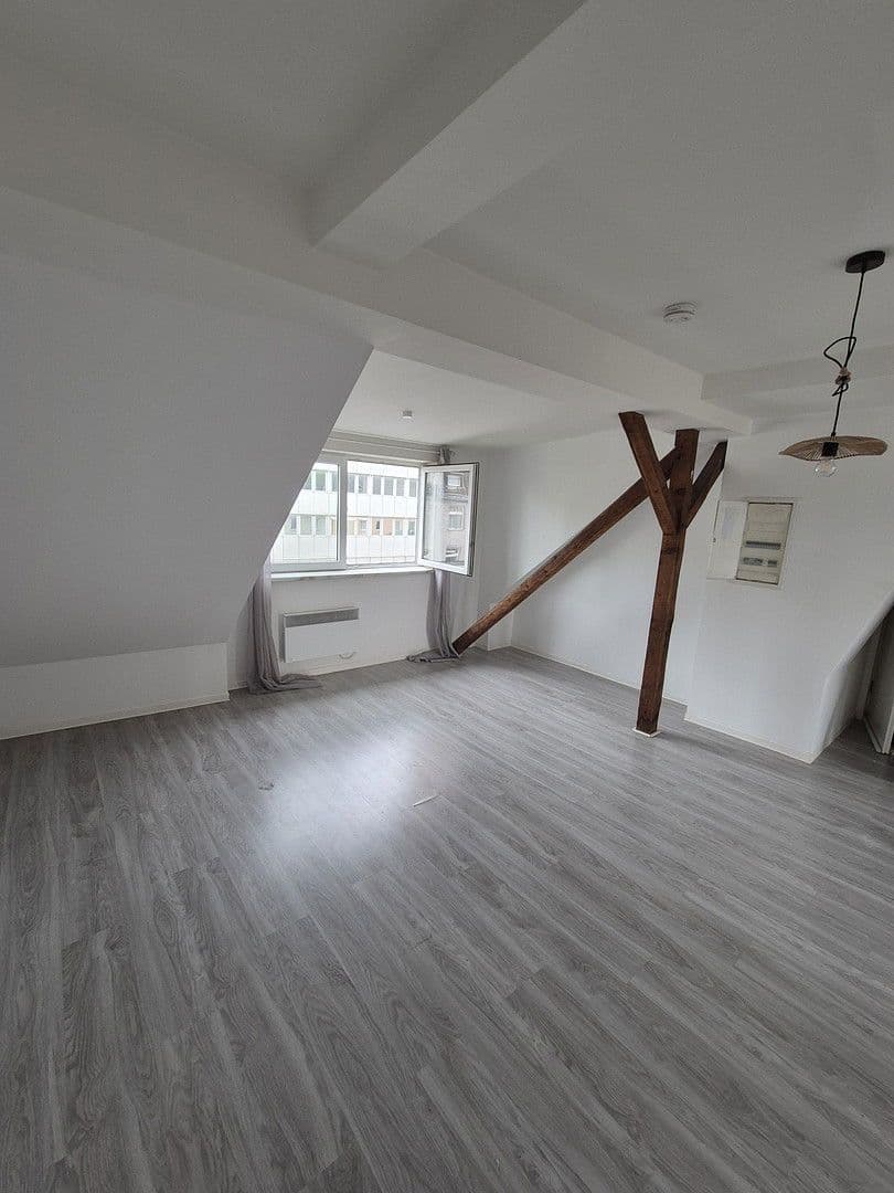 Pronájem bytu 2+1 48 m², Düsseldorf, Severní Porýní-Vestfálsko Pronájem bytu 2+1 48 m², Düsseldorf, Severní Porýní-Vestfálsko