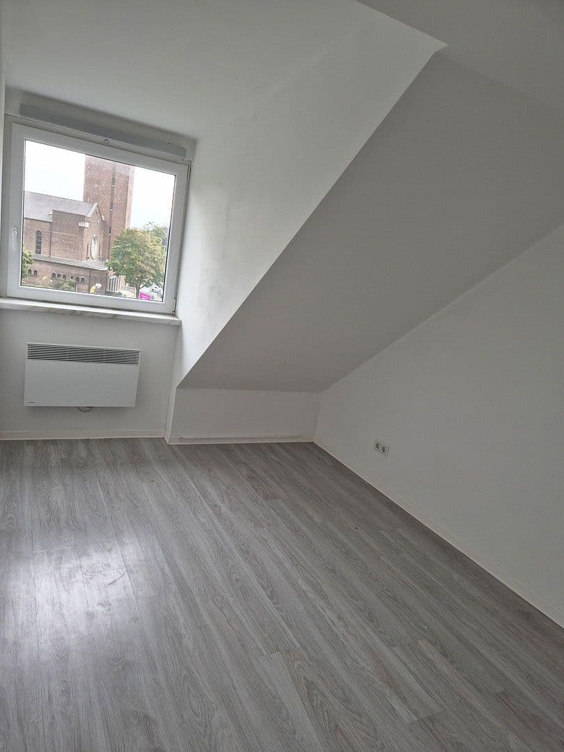 Pronájem bytu 2+1 48 m², Düsseldorf, Severní Porýní-Vestfálsko Pronájem bytu 2+1 48 m², Düsseldorf, Severní Porýní-Vestfálsko