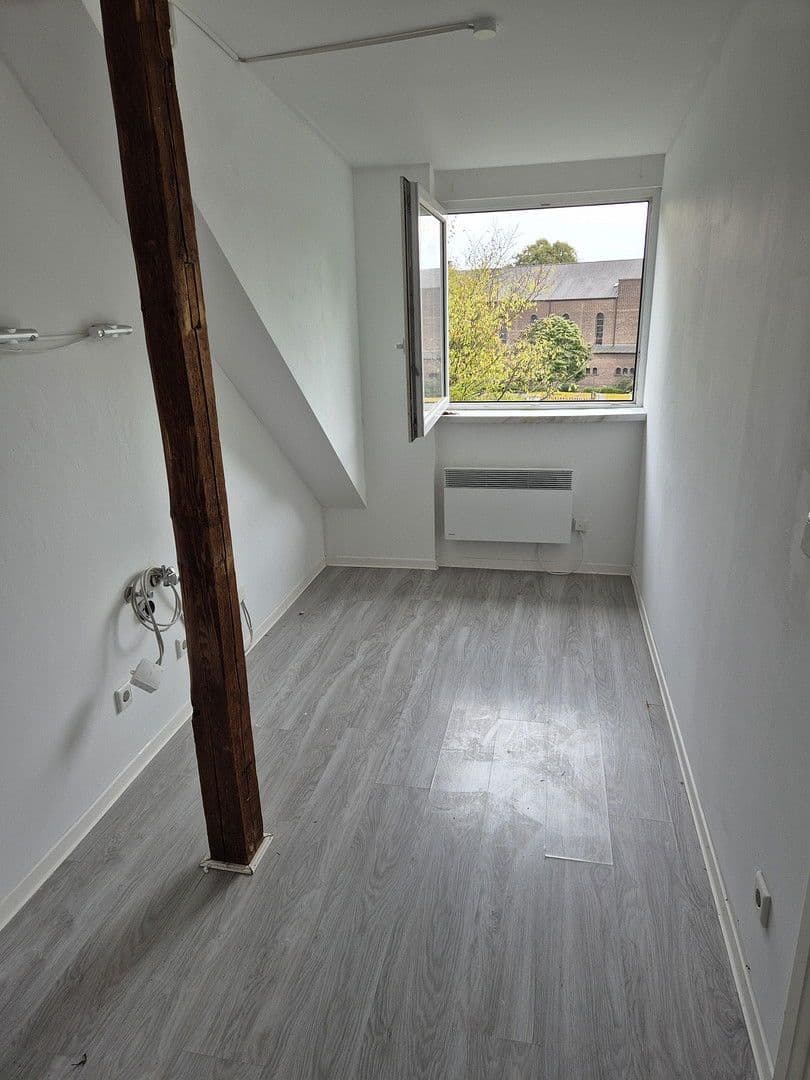 Pronájem bytu 2+1 48 m², Düsseldorf, Severní Porýní-Vestfálsko Pronájem bytu 2+1 48 m², Düsseldorf, Severní Porýní-Vestfálsko