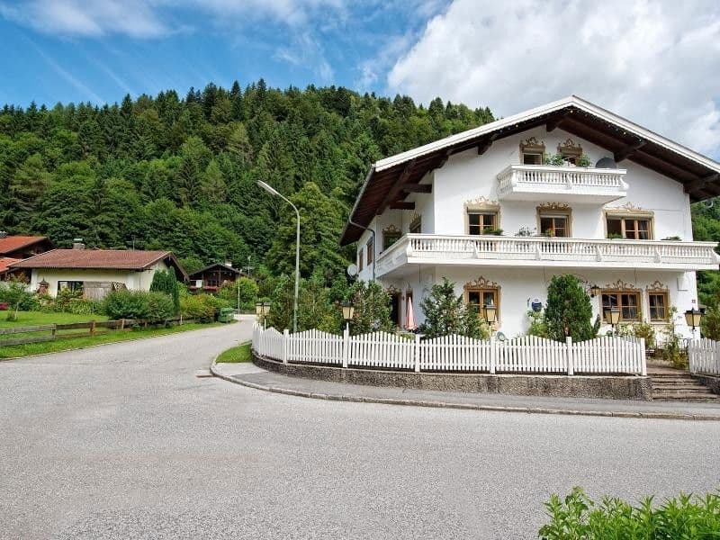 Prodej domu 330 m², pozemek 843 m², Kirchstrasse 22 / OT Sachrang, Aschau im Chiemgau, OT Sachrang, Bavorsko Prodej domu 330 m², pozemek 843 m², Kirchstrasse 22 / OT Sachrang, Aschau im Chiemgau, OT Sachrang, Bavorsko