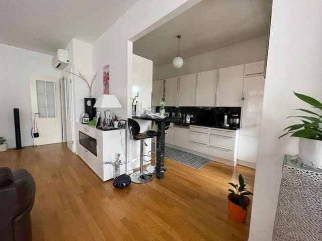 Prodej bytu 3+1 120 m², Berlin, Berlín Prodej bytu 3+1 120 m², Berlin, Berlín