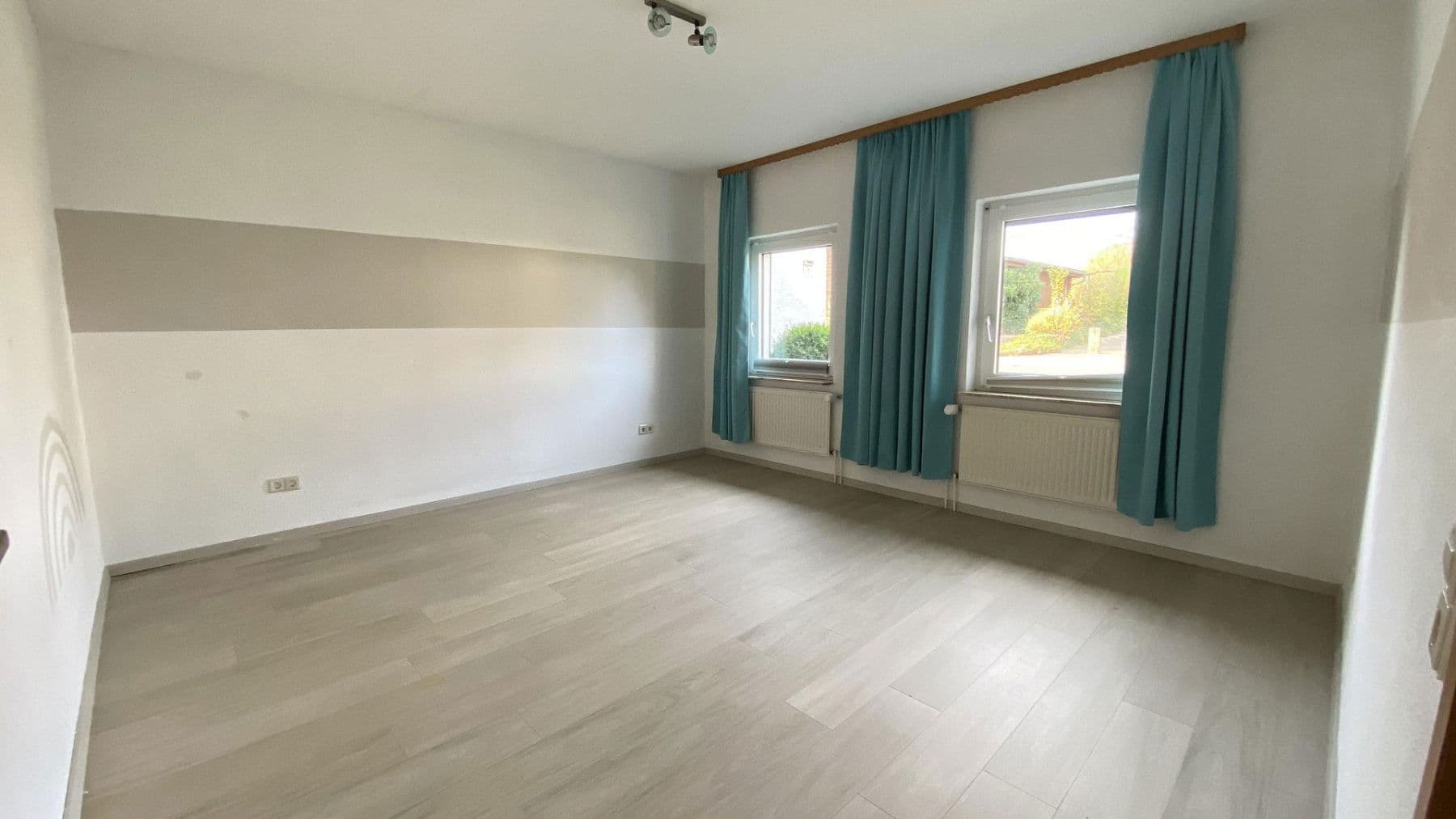 Prodej domu 191 m², pozemek 836 m², Alterathsfeld 7, Lamspringe, Dolní Sasko Prodej domu 191 m², pozemek 836 m², Alterathsfeld 7, Lamspringe, Dolní Sasko