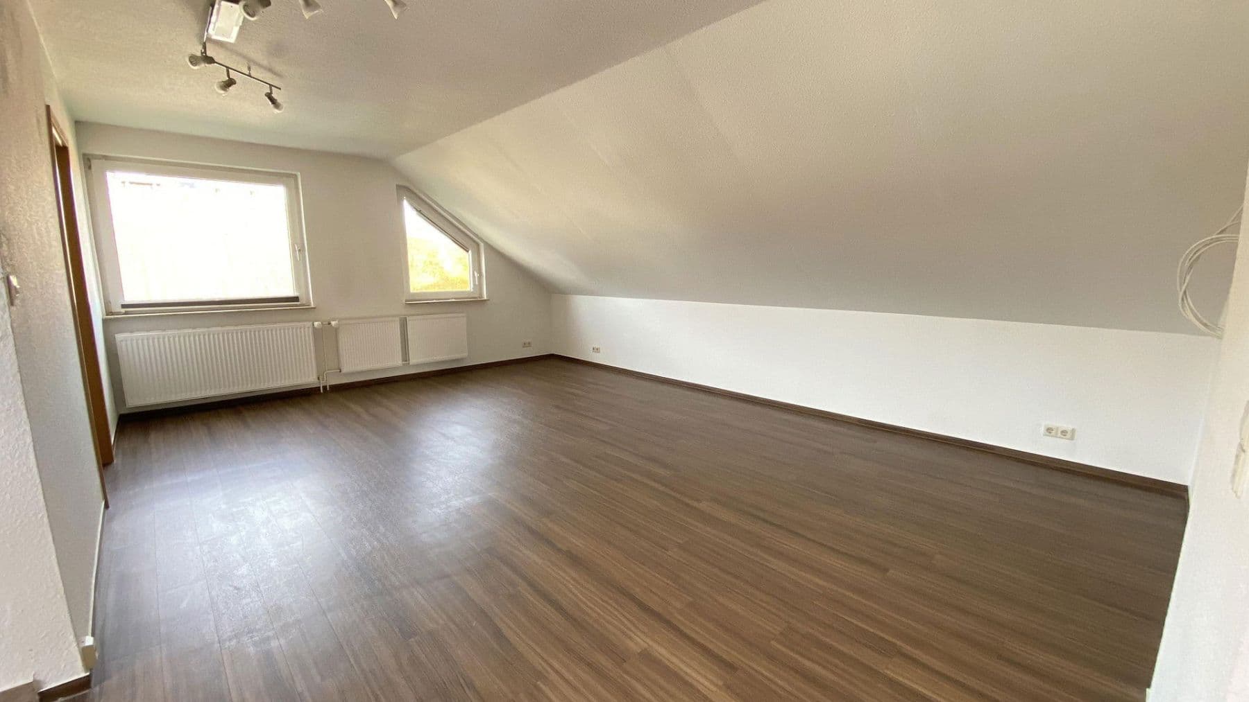 Prodej domu 191 m², pozemek 836 m², Alterathsfeld 7, Lamspringe, Dolní Sasko Prodej domu 191 m², pozemek 836 m², Alterathsfeld 7, Lamspringe, Dolní Sasko