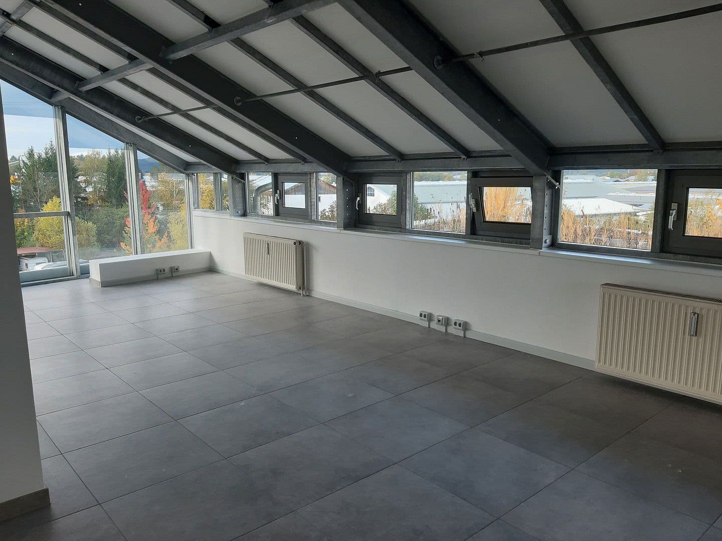 Pronájem kanceláře 100 m², Geretsried-Gelting, Bavorsko Pronájem kanceláře 100 m², Geretsried-Gelting, Bavorsko