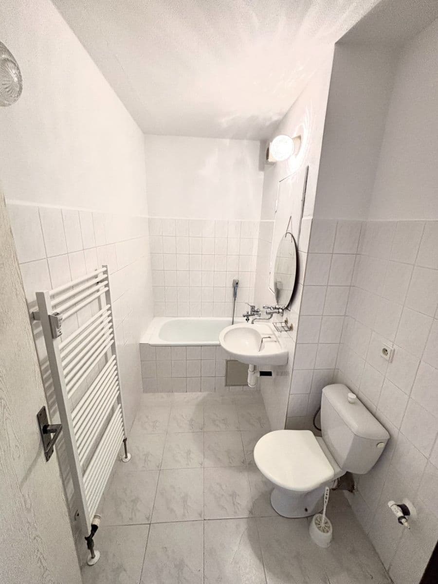 Prodej bytu 1+kk 33 m², Urbinská, Český Krumlov, Jihočeský kraj Prodej bytu 1+kk 33 m², Urbinská, Český Krumlov, Jihočeský kraj