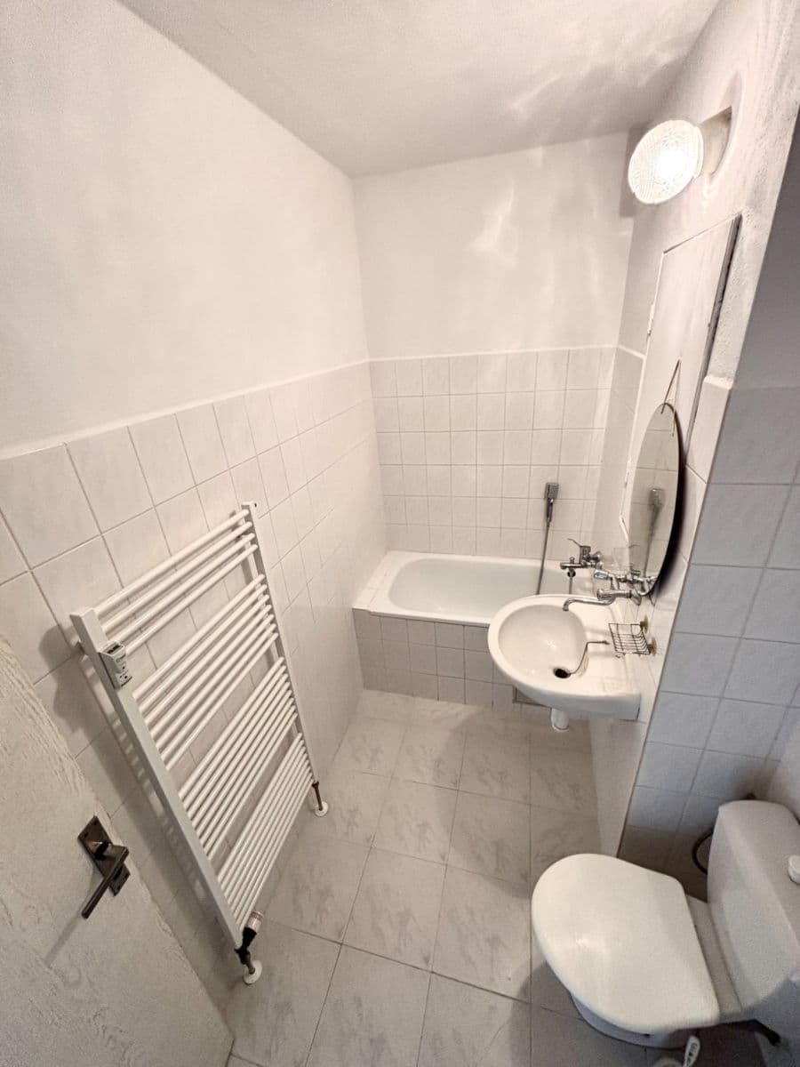 Prodej bytu 1+kk 33 m², Urbinská, Český Krumlov, Jihočeský kraj Prodej bytu 1+kk 33 m², Urbinská, Český Krumlov, Jihočeský kraj