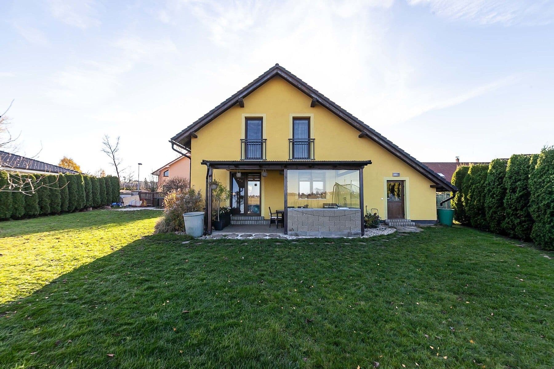 Prodej domu 688 m², pozemek 810 m², Radim, Středočeský kraj Prodej domu 688 m², pozemek 810 m², Radim, Středočeský kraj