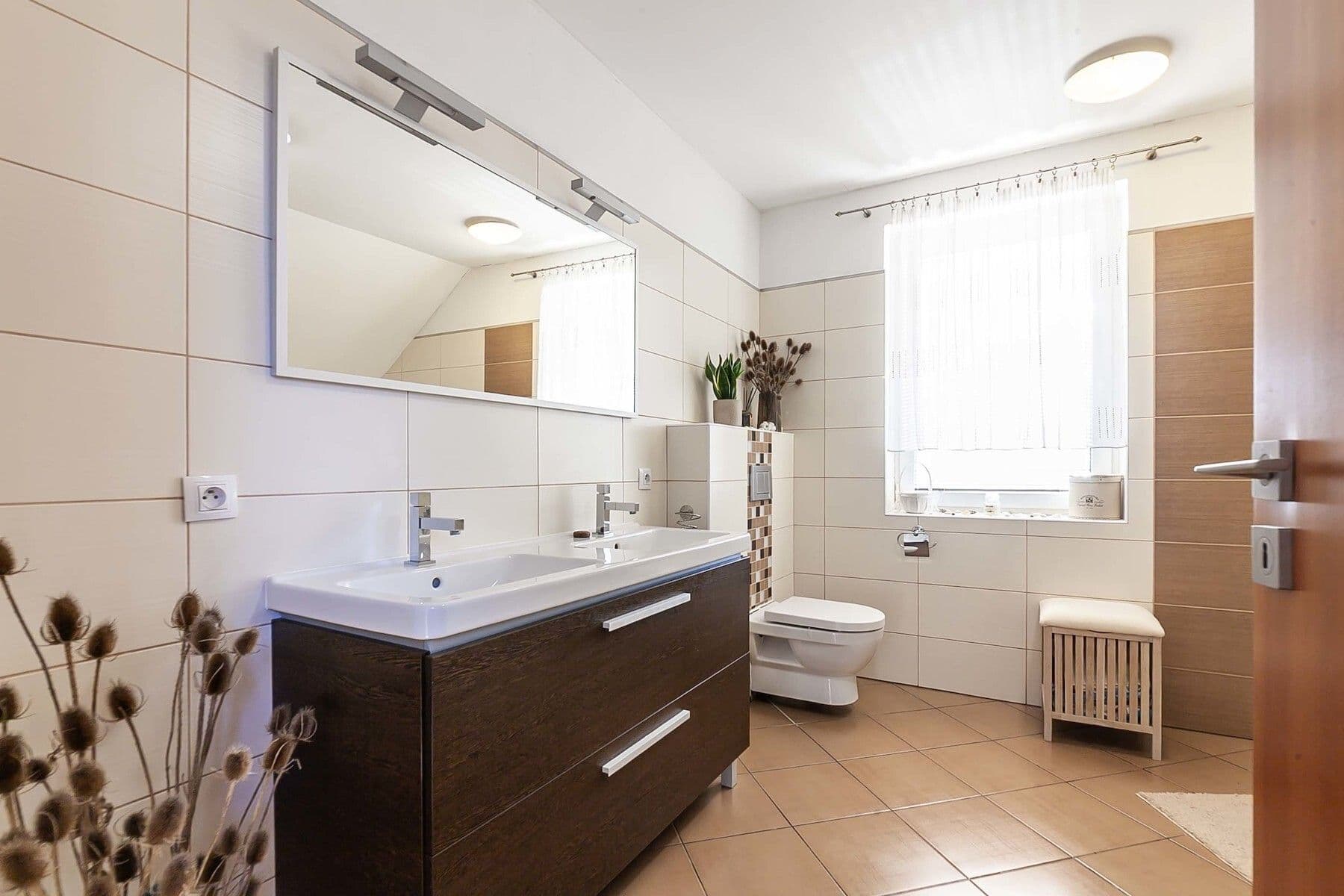 Prodej domu 688 m², pozemek 810 m², Radim, Středočeský kraj Prodej domu 688 m², pozemek 810 m², Radim, Středočeský kraj