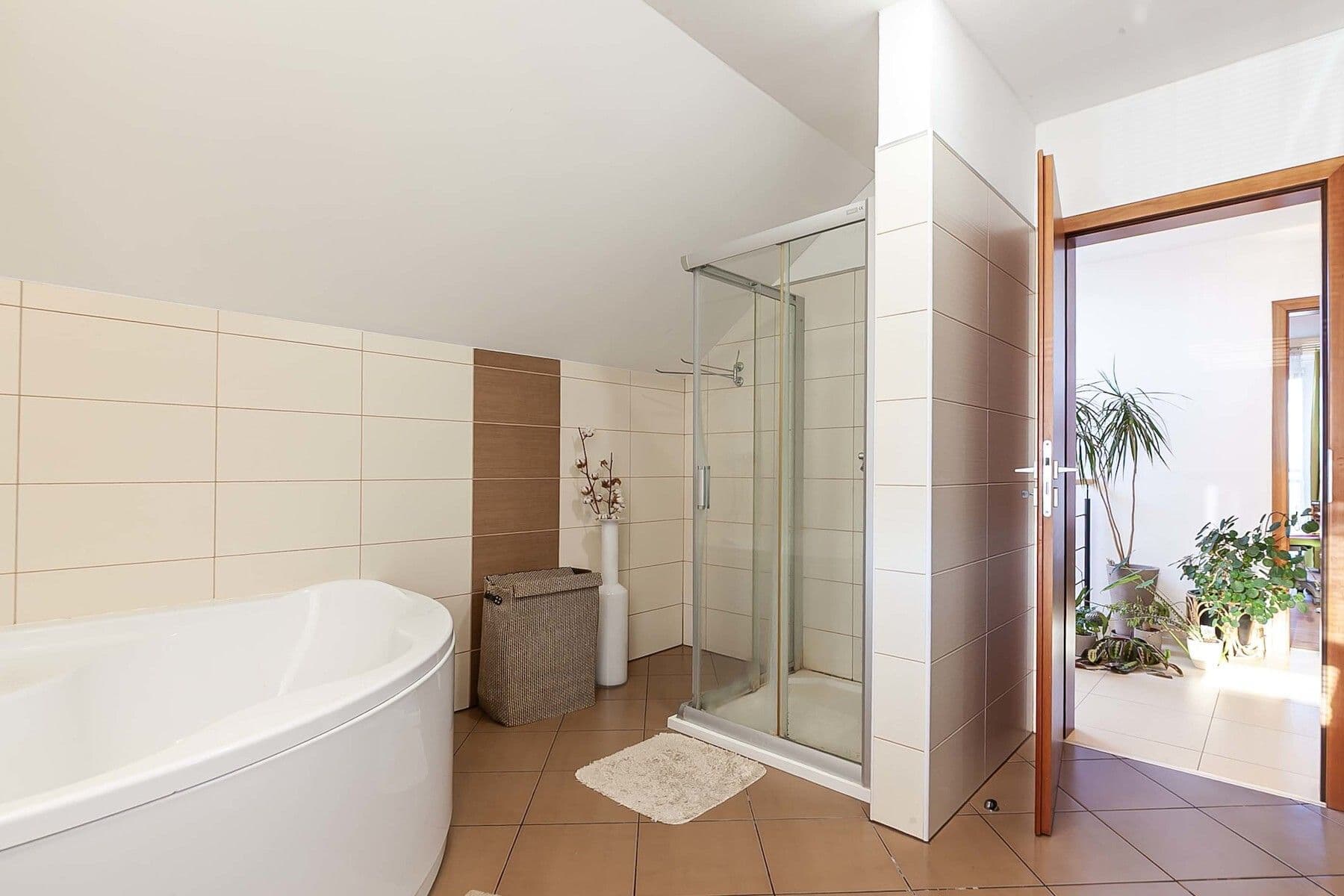 Prodej domu 688 m², pozemek 810 m², Radim, Středočeský kraj Prodej domu 688 m², pozemek 810 m², Radim, Středočeský kraj