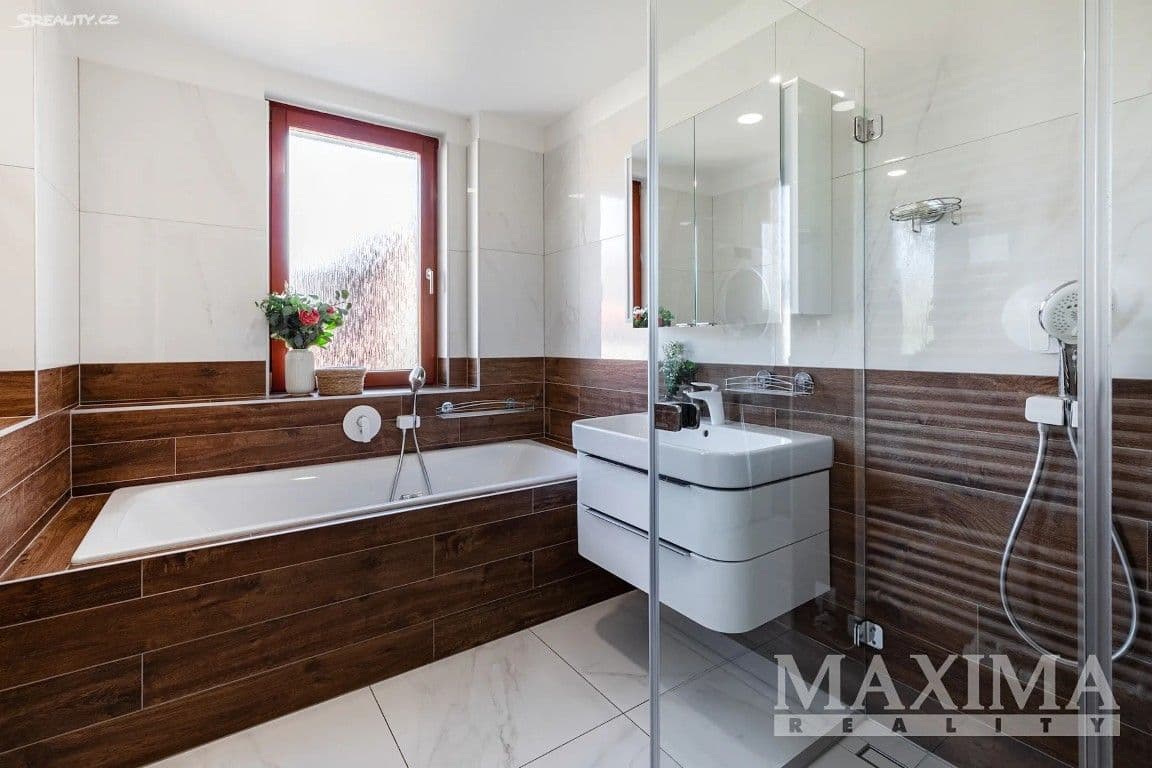 Pronájem bytu 4+kk 94 m², Pražská, Úvaly, Středočeský kraj Pronájem bytu 4+kk 94 m², Pražská, Úvaly, Středočeský kraj