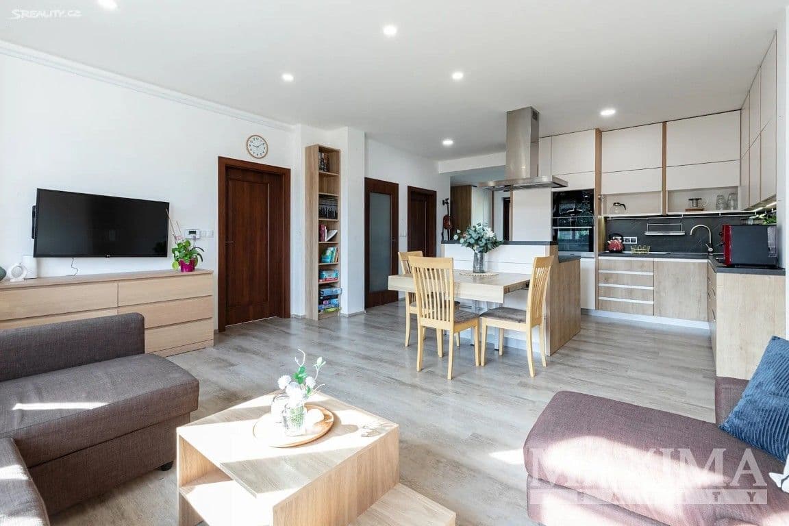 Pronájem bytu 4+kk 94 m², Pražská, Úvaly, Středočeský kraj Pronájem bytu 4+kk 94 m², Pražská, Úvaly, Středočeský kraj