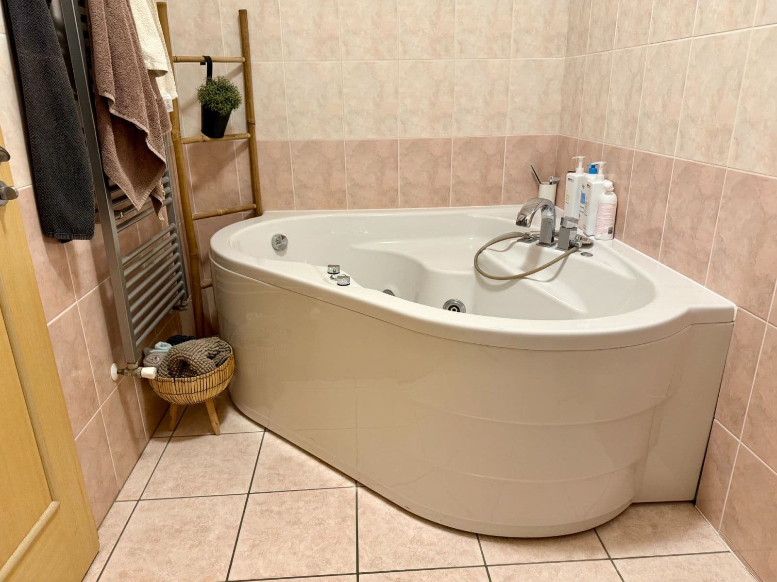 Pronájem bytu 3+kk 85 m², Vrbovecká, Brno, Jihomoravský kraj Pronájem bytu 3+kk 85 m², Vrbovecká, Brno, Jihomoravský kraj