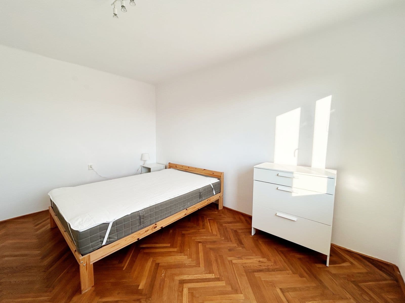Pronájem bytu 2+1 53 m², Lhotecká, Mníšek pod Brdy, Středočeský kraj Pronájem bytu 2+1 53 m², Lhotecká, Mníšek pod Brdy, Středočeský kraj