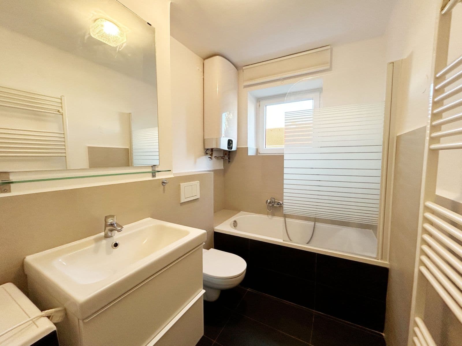 Pronájem bytu 2+1 53 m², Lhotecká, Mníšek pod Brdy, Středočeský kraj Pronájem bytu 2+1 53 m², Lhotecká, Mníšek pod Brdy, Středočeský kraj