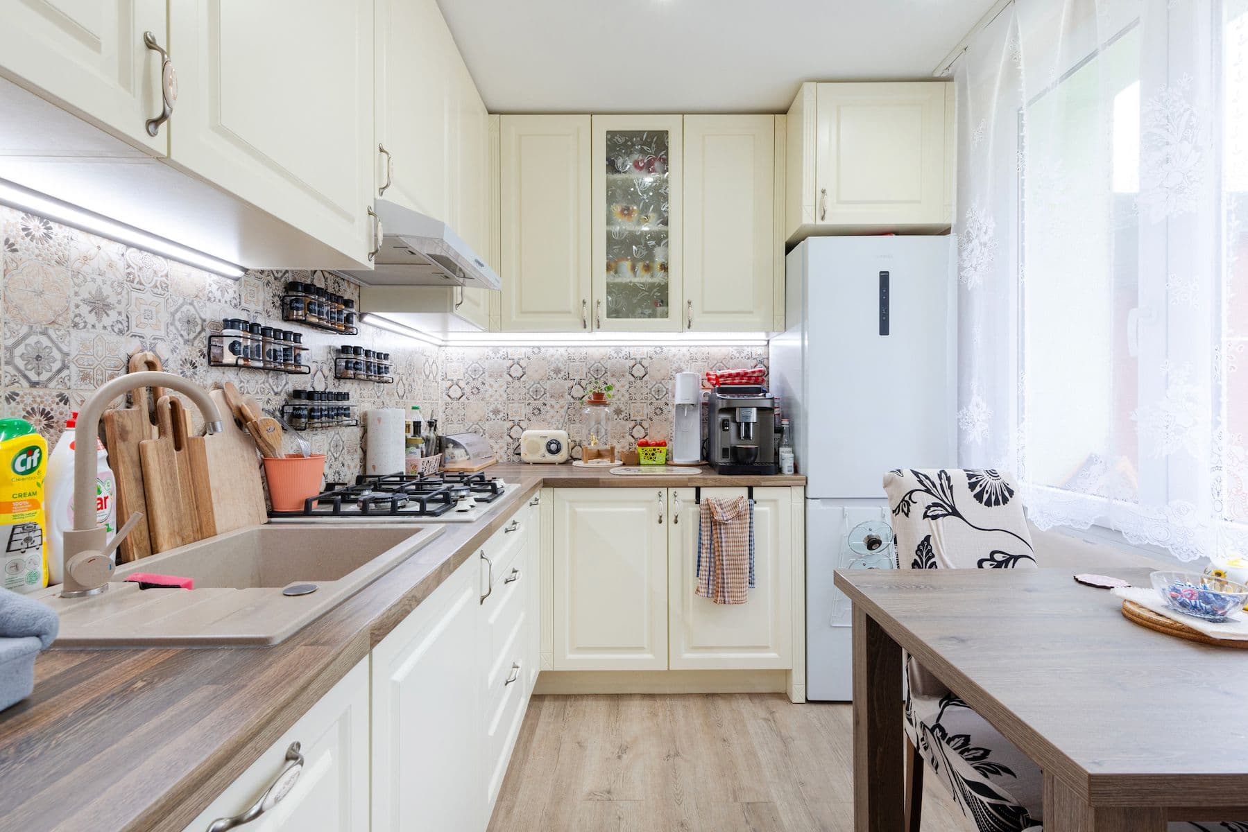 Prodej bytu 3+1 68 m², Strážnická, Plzeň, Plzeňský kraj Prodej bytu 3+1 68 m², Strážnická, Plzeň, Plzeňský kraj