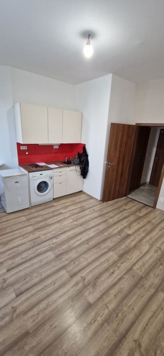 Pronájem bytu 1+kk 28 m², Čestmírova, Praha, Praha Pronájem bytu 1+kk 28 m², Čestmírova, Praha, Praha