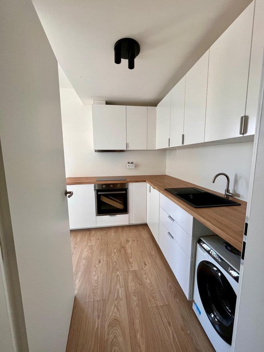 Pronájem bytu 1+kk 40 m², Bratislavská, Brno, Jihomoravský kraj Pronájem bytu 1+kk 40 m², Bratislavská, Brno, Jihomoravský kraj