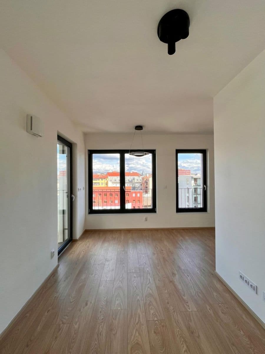 Pronájem bytu 1+kk 40 m², Bratislavská, Brno, Jihomoravský kraj Pronájem bytu 1+kk 40 m², Bratislavská, Brno, Jihomoravský kraj