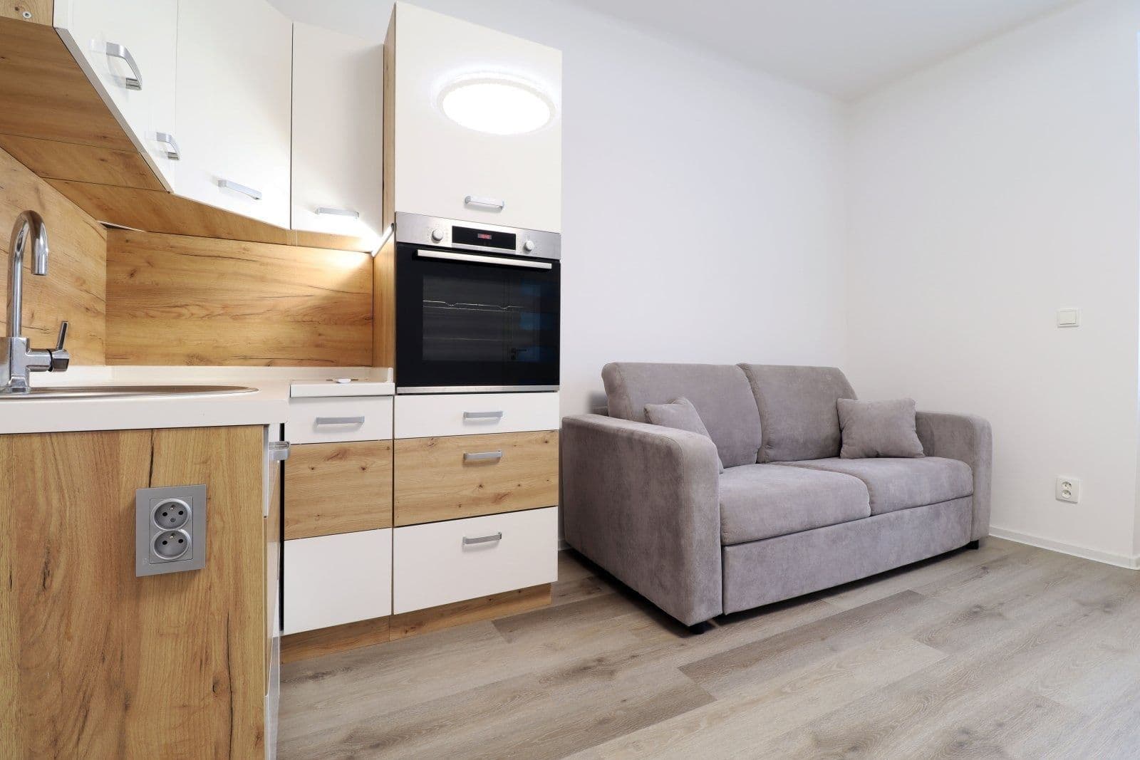 Pronájem bytu 1+kk 25 m², U svobodárny, Praha, Praha Pronájem bytu 1+kk 25 m², U svobodárny, Praha, Praha