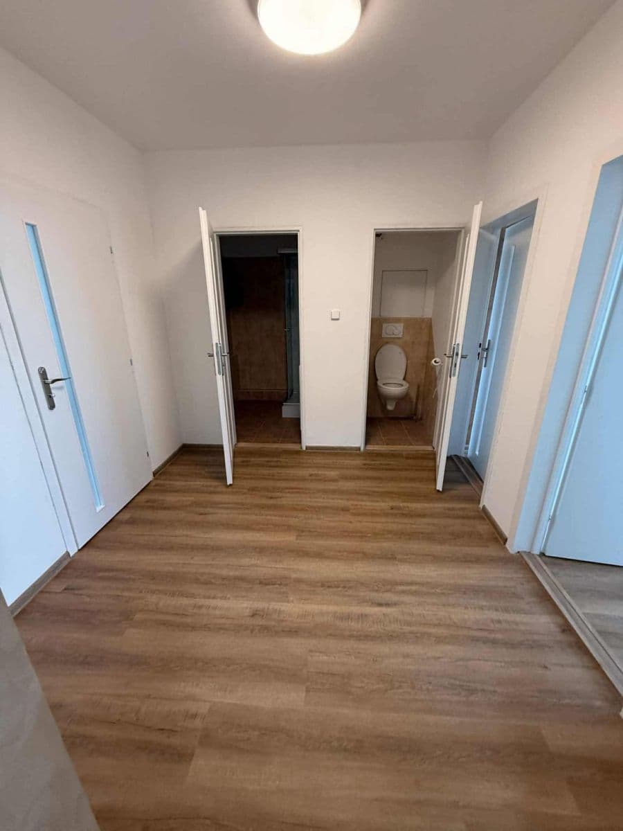 Pronájem bytu 4+1 82 m², Tesaříkova, Praha, Praha Pronájem bytu 4+1 82 m², Tesaříkova, Praha, Praha