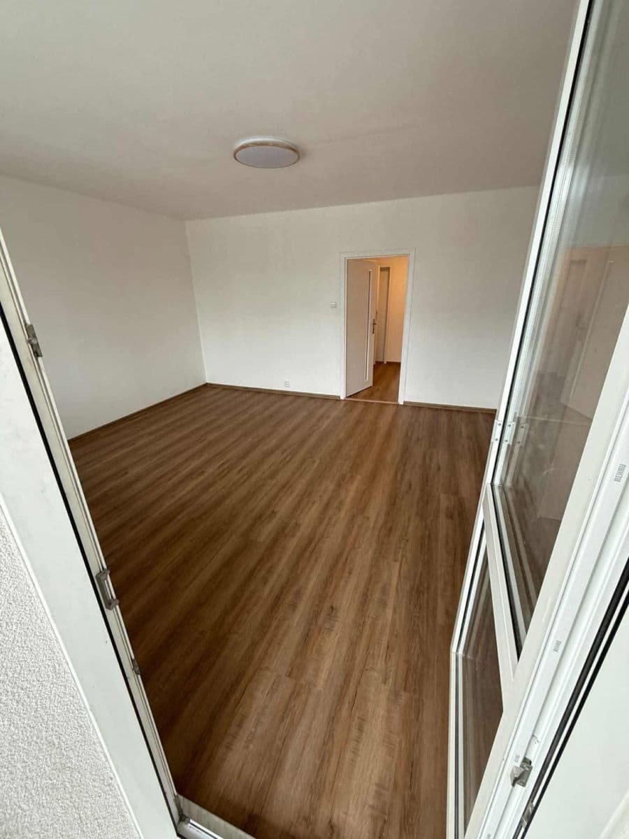Pronájem bytu 4+1 82 m², Tesaříkova, Praha, Praha Pronájem bytu 4+1 82 m², Tesaříkova, Praha, Praha