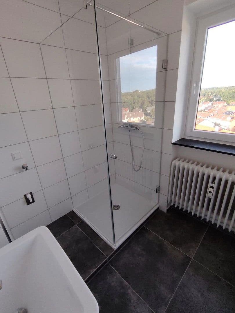 Pronájem bytu 3+1 52 m², Görlitzer Str. 2, Lauf an der Pegnitz, Bavorsko Pronájem bytu 3+1 52 m², Görlitzer Str. 2, Lauf an der Pegnitz, Bavorsko