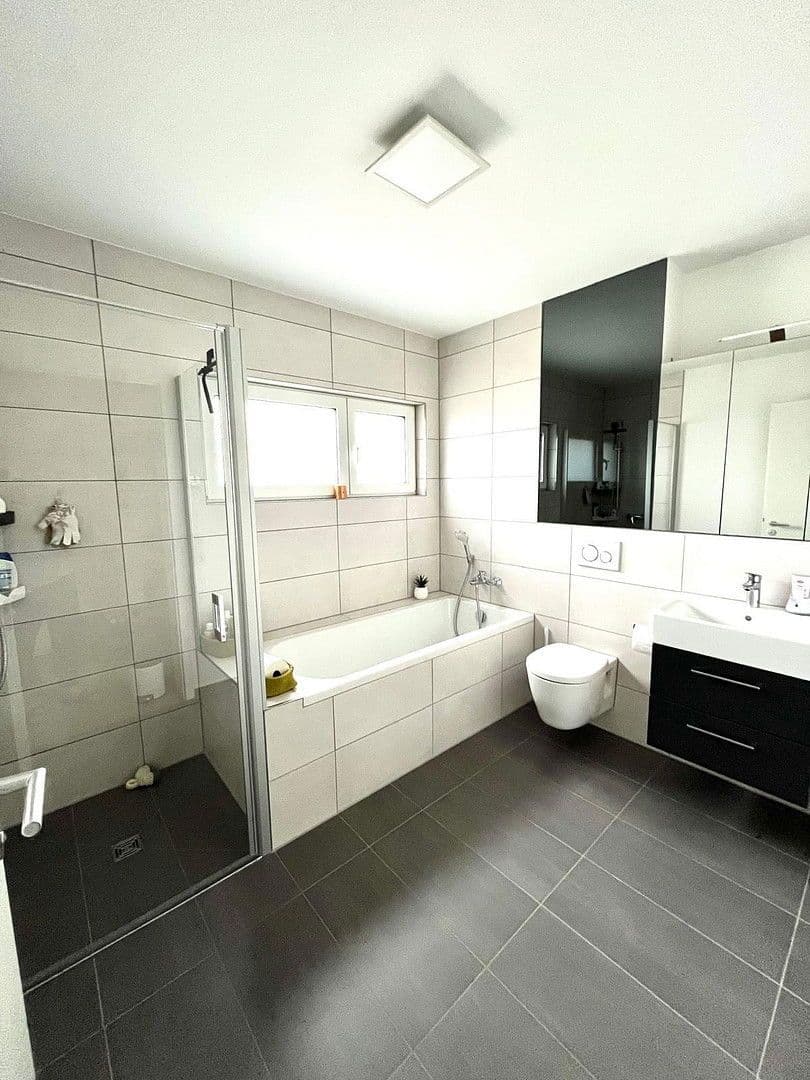 Pronájem bytu 4+1 94 m², Rosbach v. d. Höhe, Hessen Pronájem bytu 4+1 94 m², Rosbach v. d. Höhe, Hessen