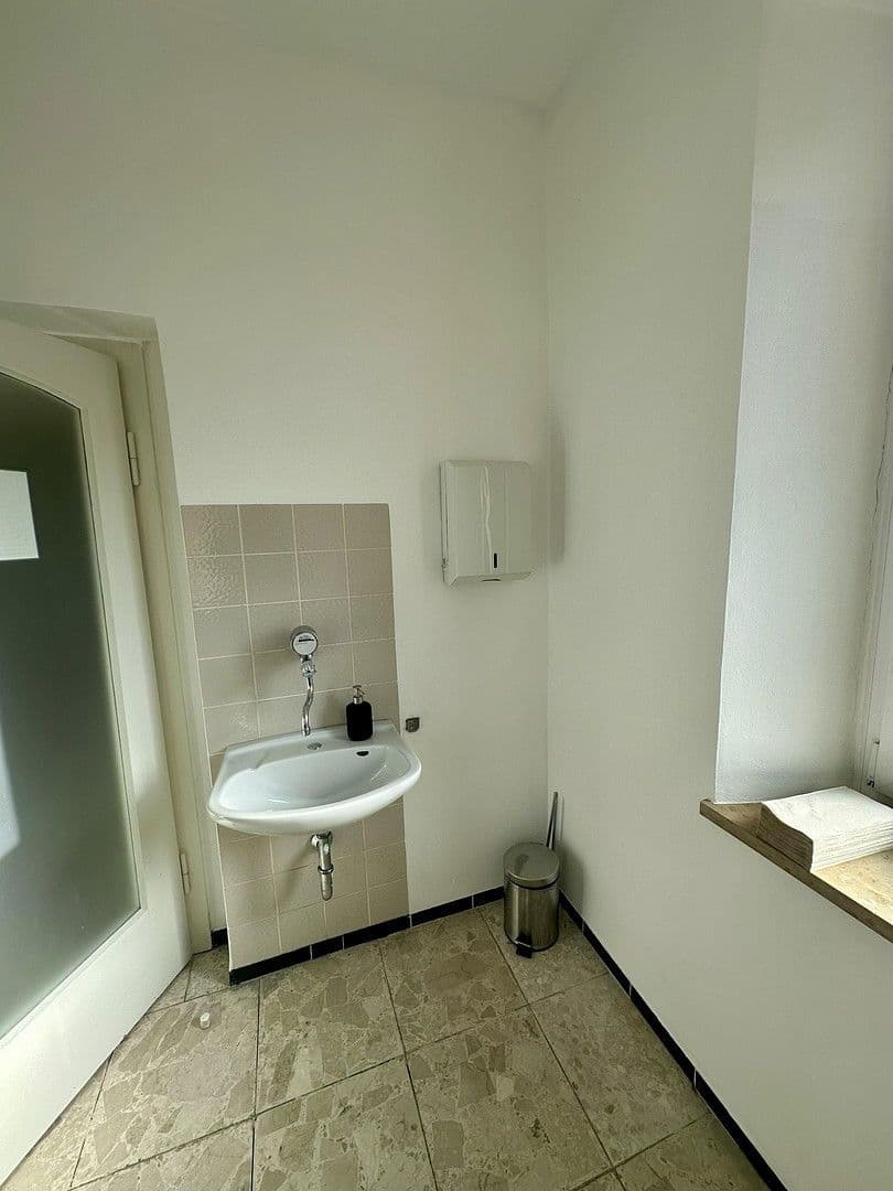 Pronájem kanceláře 120 m², Bahnhofstraße 21, Penzberg, Bavorsko Pronájem kanceláře 120 m², Bahnhofstraße 21, Penzberg, Bavorsko