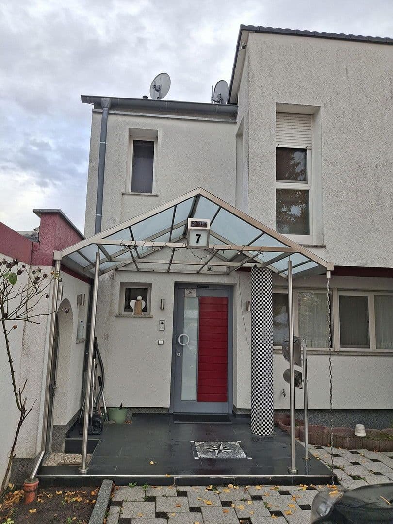 Prodej domu 150 m², pozemek 385 m², Paracelsusstr. 7, Ludwigshafen am Rhein, Porýní-Falc Prodej domu 150 m², pozemek 385 m², Paracelsusstr. 7, Ludwigshafen am Rhein, Porýní-Falc