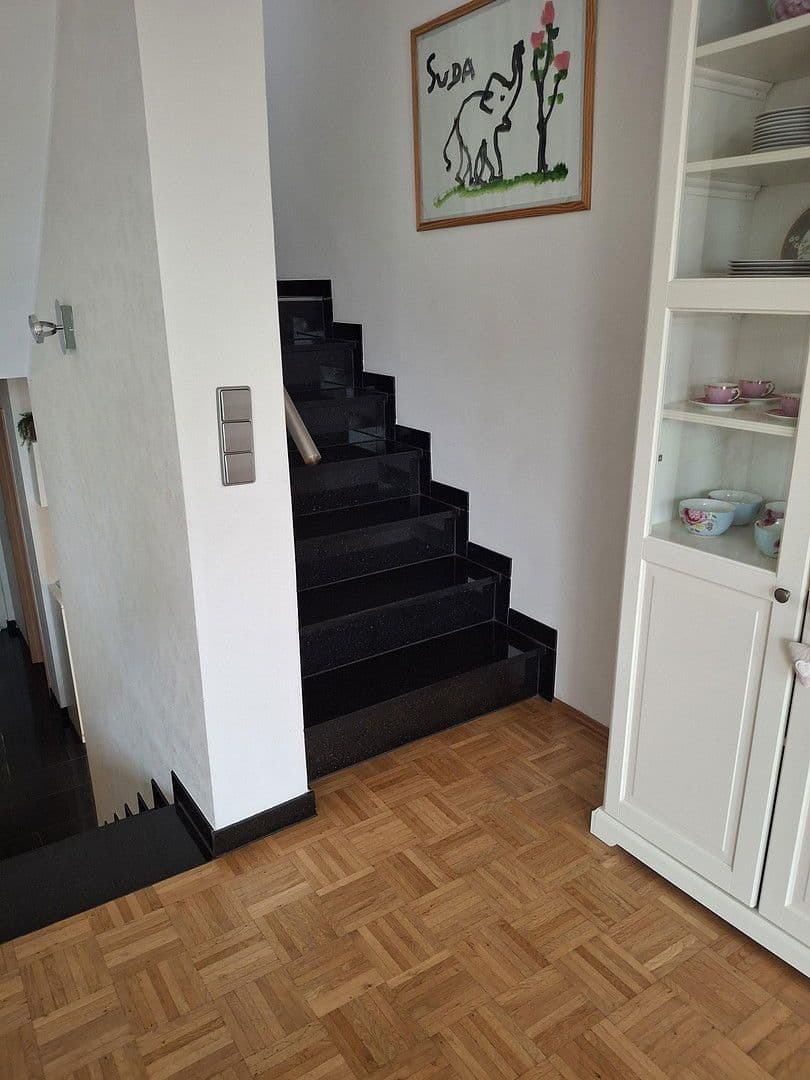 Prodej domu 150 m², pozemek 385 m², Paracelsusstr. 7, Ludwigshafen am Rhein, Porýní-Falc Prodej domu 150 m², pozemek 385 m², Paracelsusstr. 7, Ludwigshafen am Rhein, Porýní-Falc