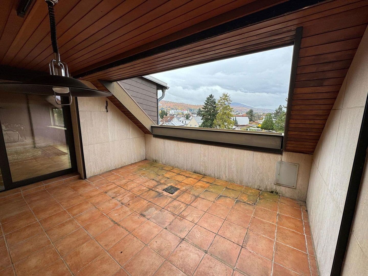 Pronájem bytu 3+1 166 m², Kiefernweg 1, Seeheim-Jugenheim, Hessen Pronájem bytu 3+1 166 m², Kiefernweg 1, Seeheim-Jugenheim, Hessen